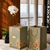 Luxury Box 6 — 6 bánh 100gr kèm quà tặng cao cấp